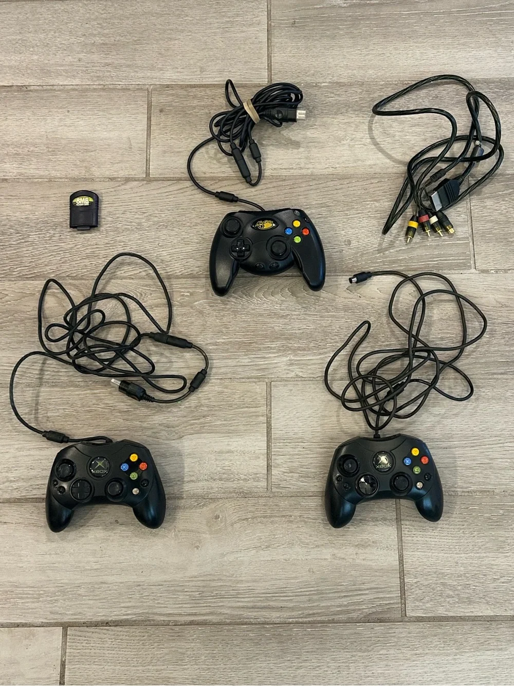 VTG XBOX Original Lot - 3 Controllers (2 OEM & 1 Mad Catz) + Memory Card/Cables